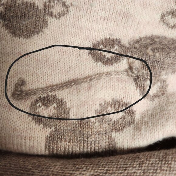 Vintage Gucci Womens Grey Turtleneck Sweater With White Pattern & Chain Detail - Picture 4 of 8